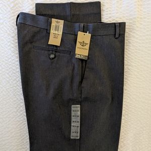 Docker's D4 Never-Iron Khaki, Flat Front, Relaxed Fit 34 X 32